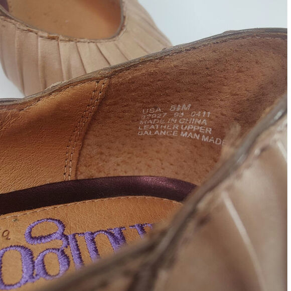 Tan pleated eather pumps sz 8.5. Indigo by Clarks - Picture 7 of 9